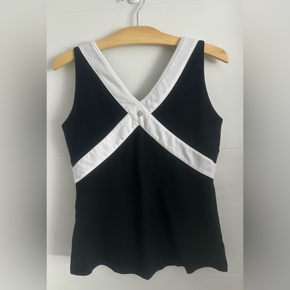 Lululemon Athletica Women’s Sleeveless Shirt - Picture 2 of 13